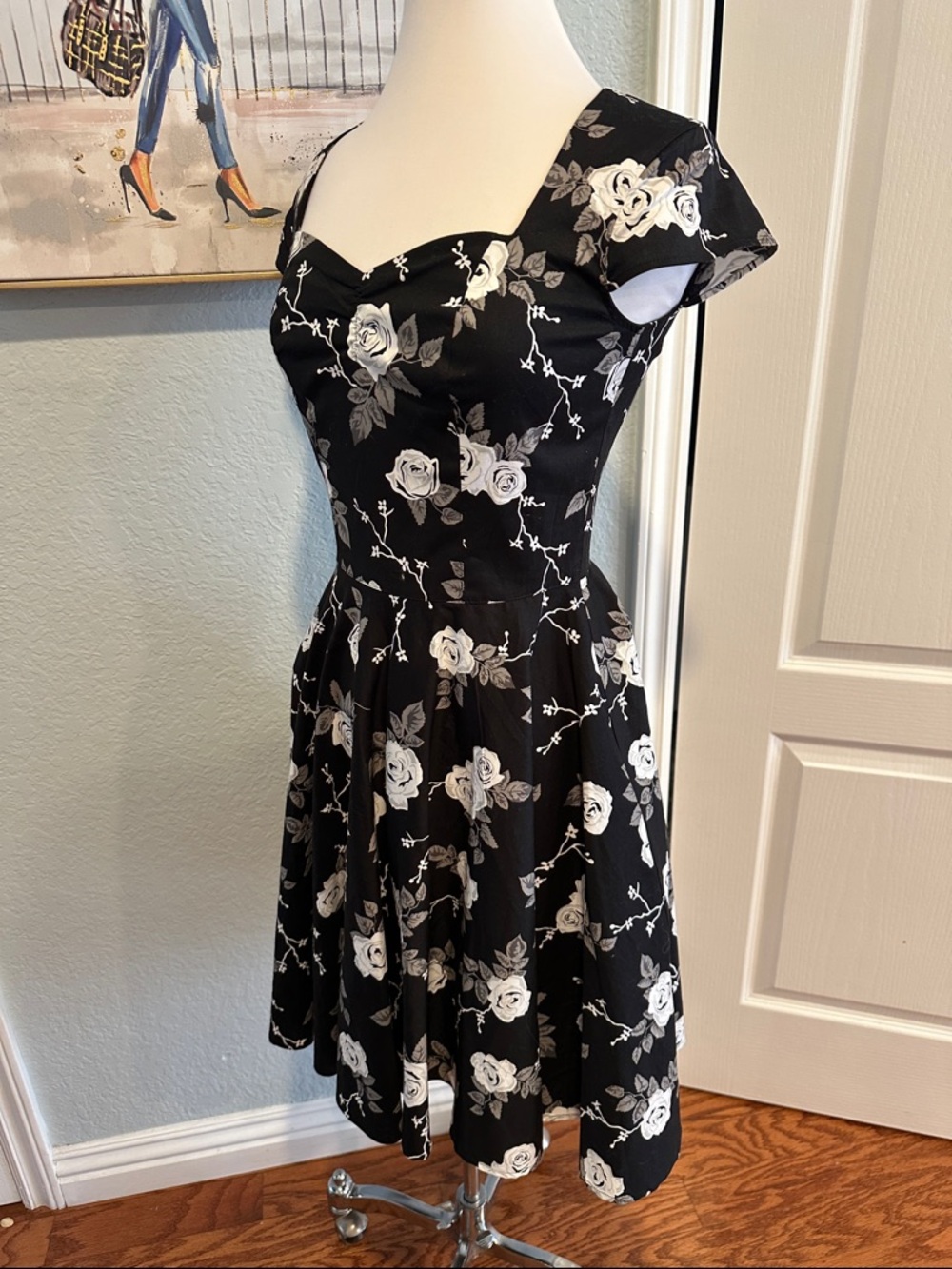 Hell Bunny Sz S Vixen Black and White Rose Print Sweetheart Mini Dress • NWT! - Picture 7 of 14